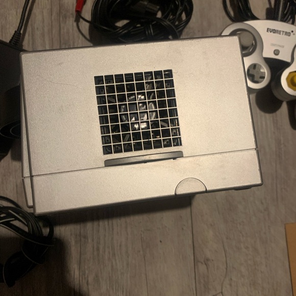 Nintendo GameCube Silver Console DOL-101 w/ Controller & Cables - Picture 7 of 10